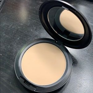 MAC studio fix powder foundation NW18